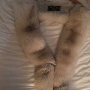 Beatiful blue fox shall/scarf.